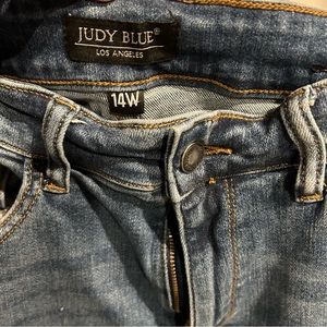 JUDY BLUE CROPPED FRINGED JEANS